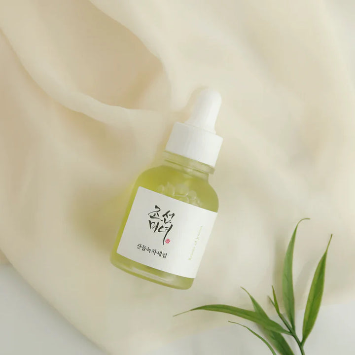 Nuaglow Lenas rutine skincare featuring Beauty of Joseon Calming Serum with Green Tea and Panthenol in a bottle.