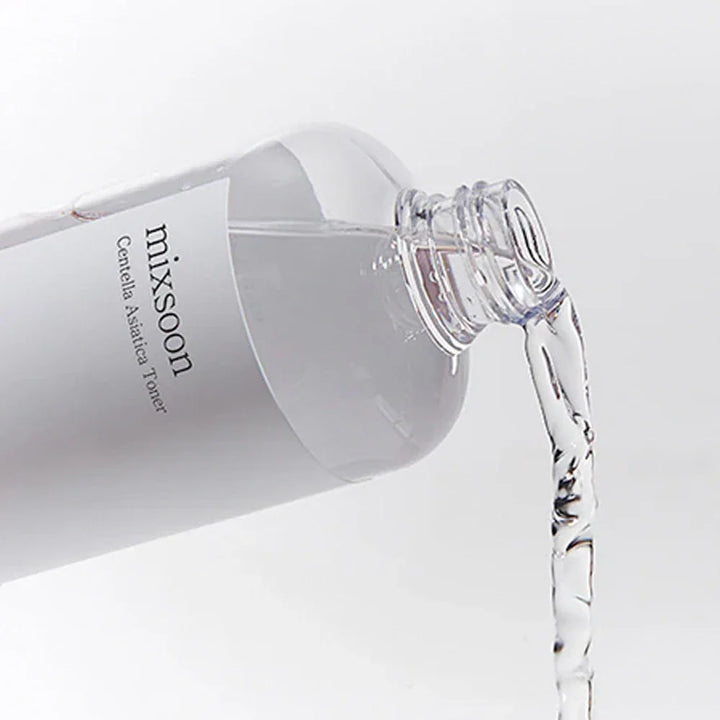 Nuaglow Centella Asiatica Toner for rosacea skincare routine, featuring a clear bottle with green liquid and natural ingredients.